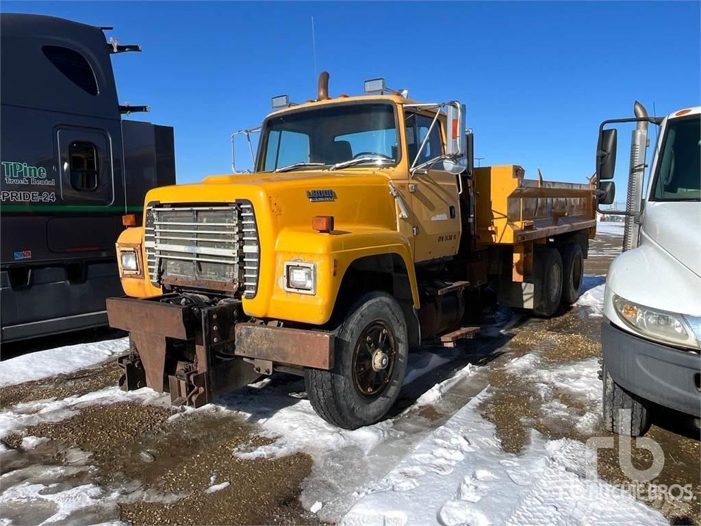 Ford L8000 Φορτηγά Ανατροπή