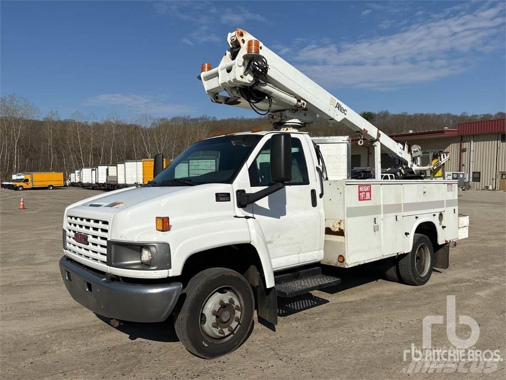GMC C5500 Εναέριες πλατφόρμες τοποθετημένες σε ρυμούλκα
