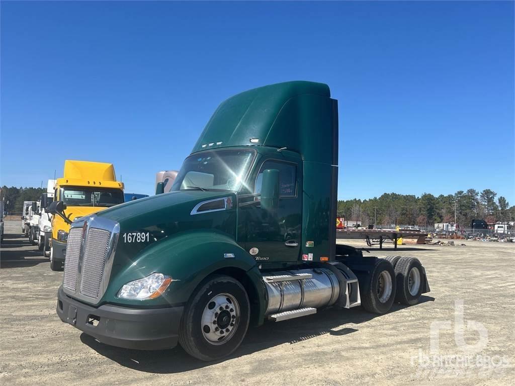 Kenworth T680 Τράκτορες