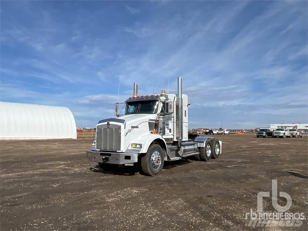 Kenworth T800B Τράκτορες