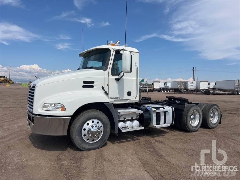 Mack CH613 Τράκτορες