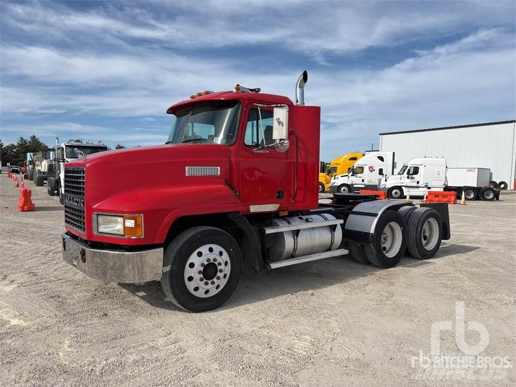 Mack CH613 Τράκτορες