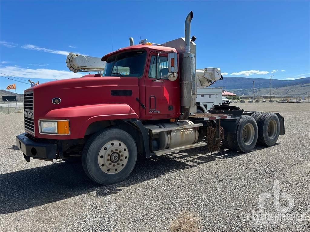 Mack CL713 Τράκτορες