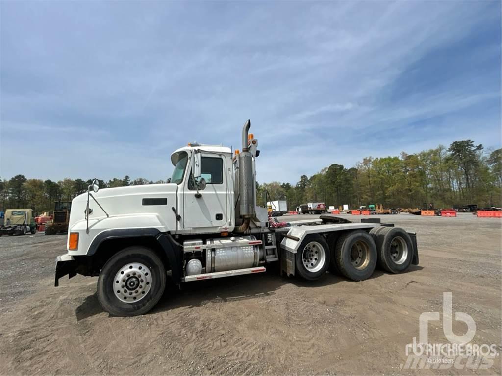 Mack CL733 Τράκτορες
