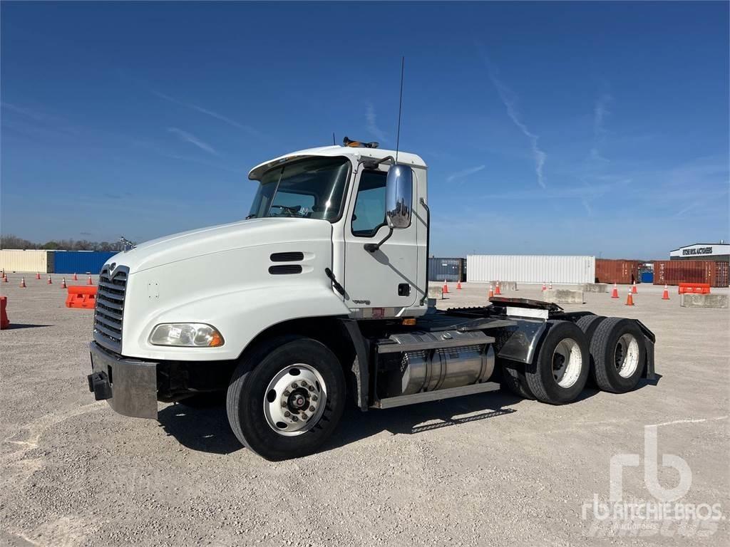 Mack CX613 Τράκτορες