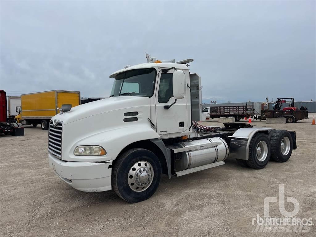 Mack CXN613 Τράκτορες