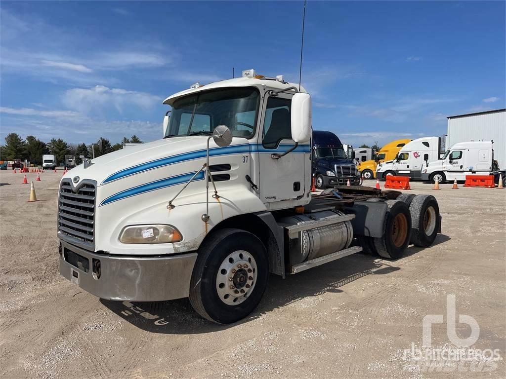Mack CXN613 Τράκτορες