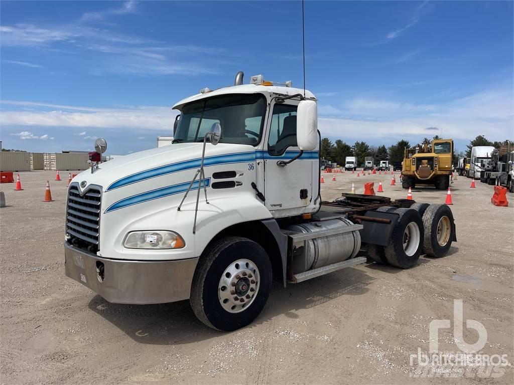 Mack CXN613 Τράκτορες