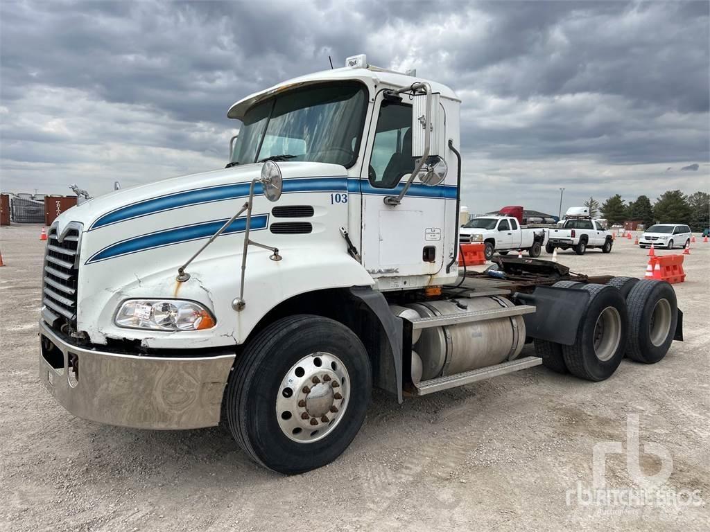 Mack CXP613 Τράκτορες