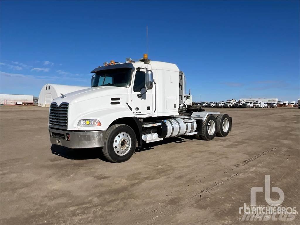 Mack CXU613 Τράκτορες
