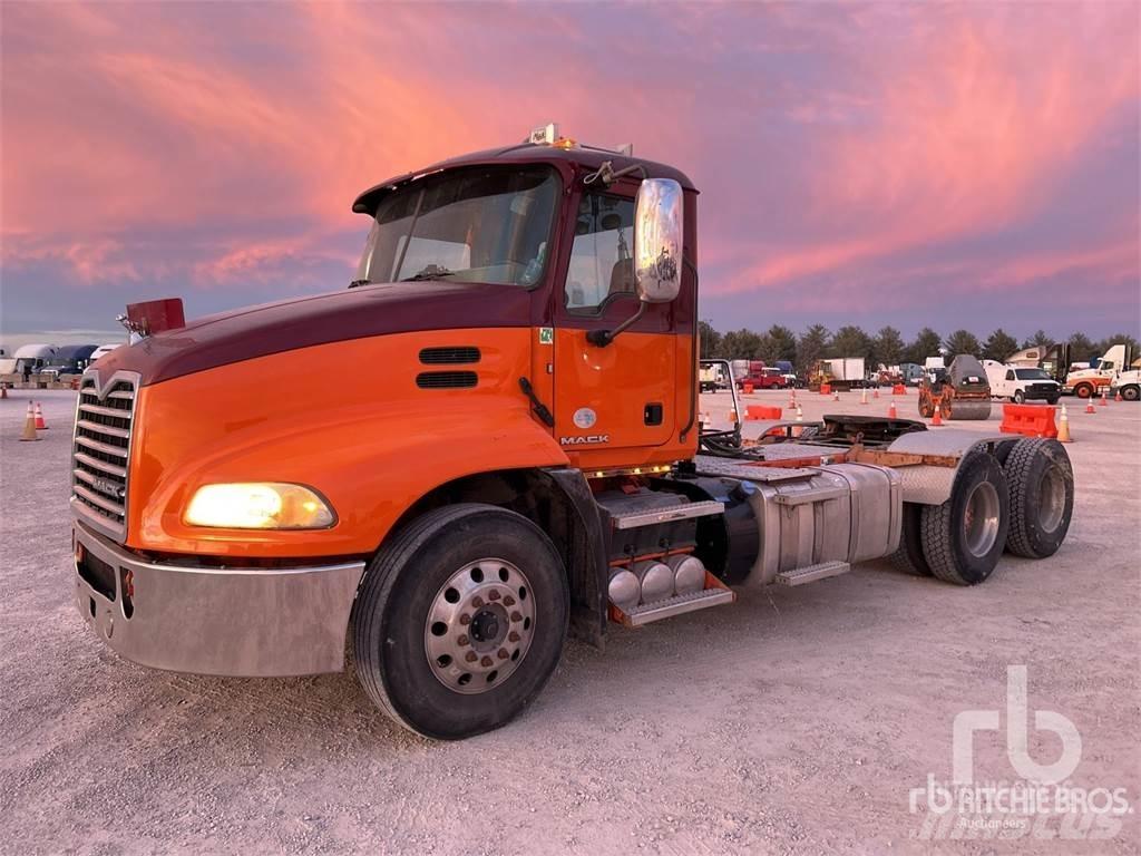 Mack CXU613 Τράκτορες