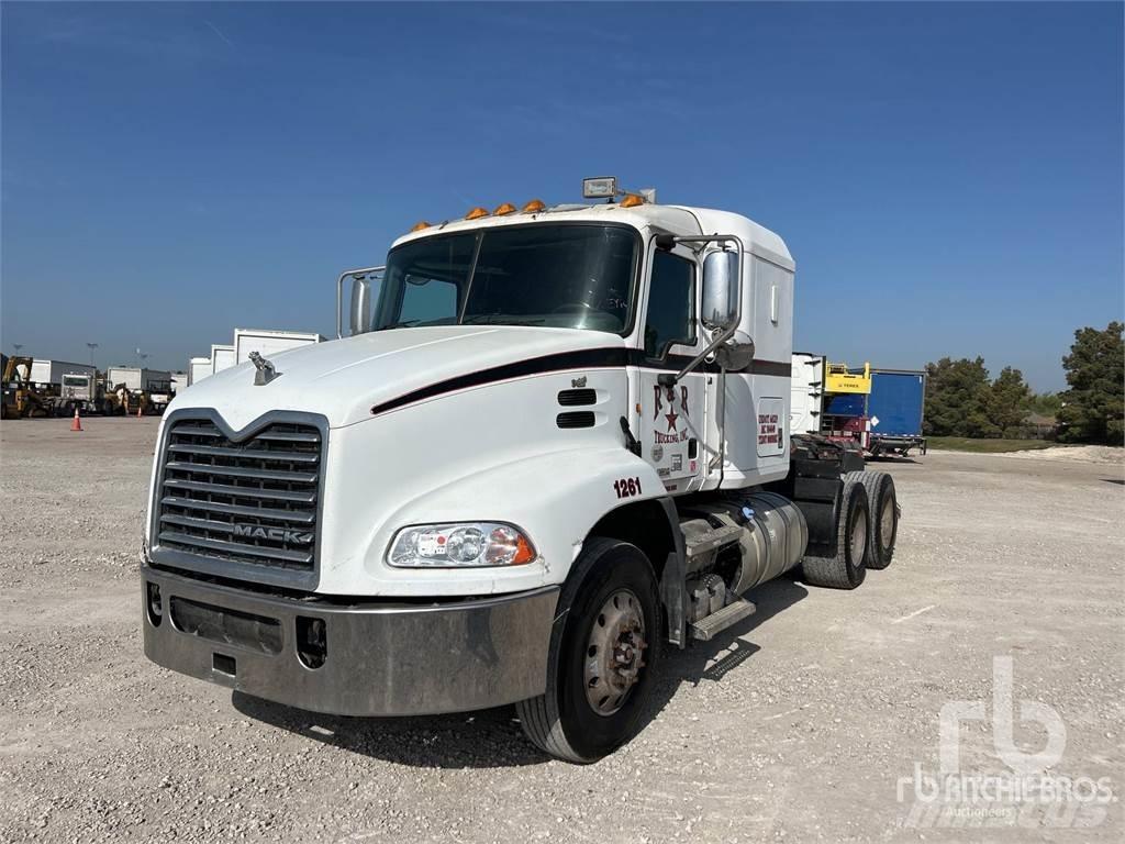Mack CXU613 Τράκτορες