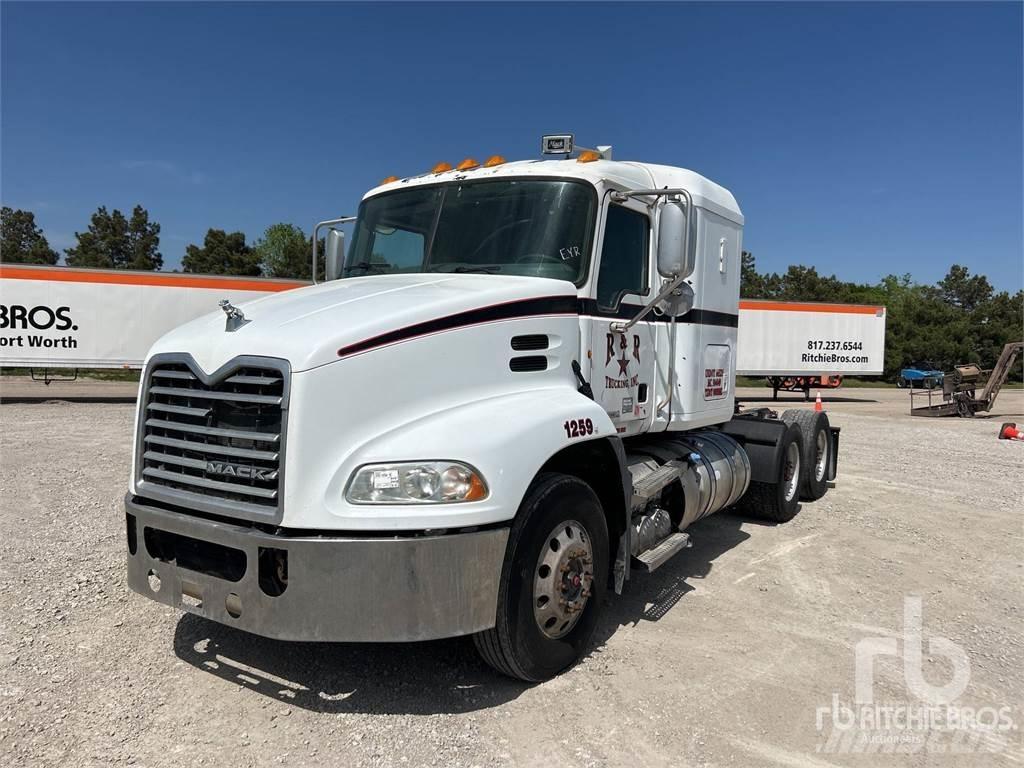 Mack CXU613 Τράκτορες