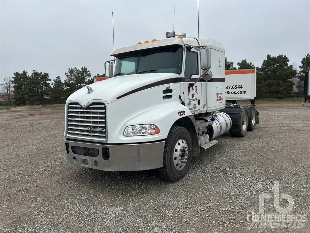 Mack CXU613 Τράκτορες