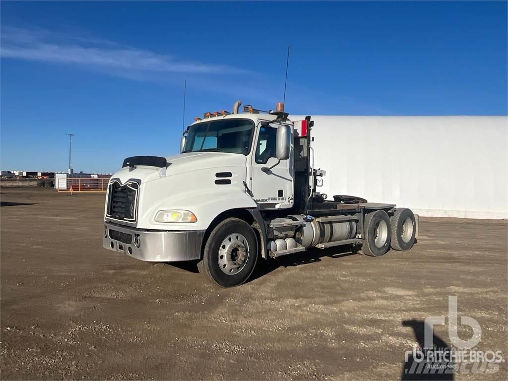 Mack CXU613 Τράκτορες