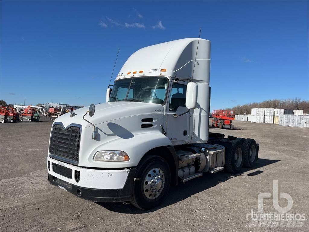 Mack CXU613 Τράκτορες