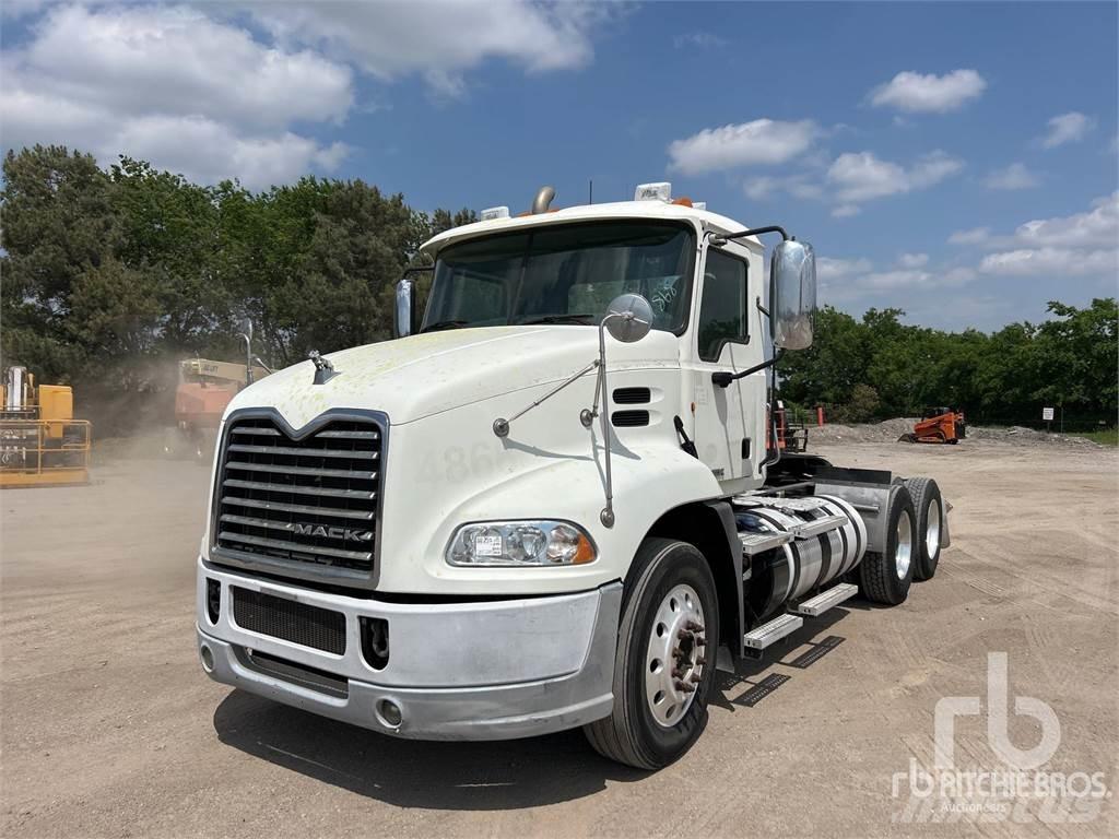Mack CXU613 Τράκτορες