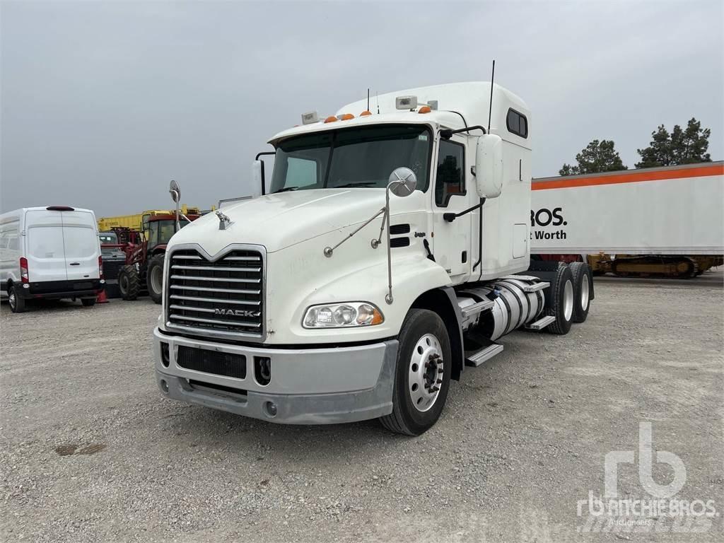 Mack CXU613 Τράκτορες