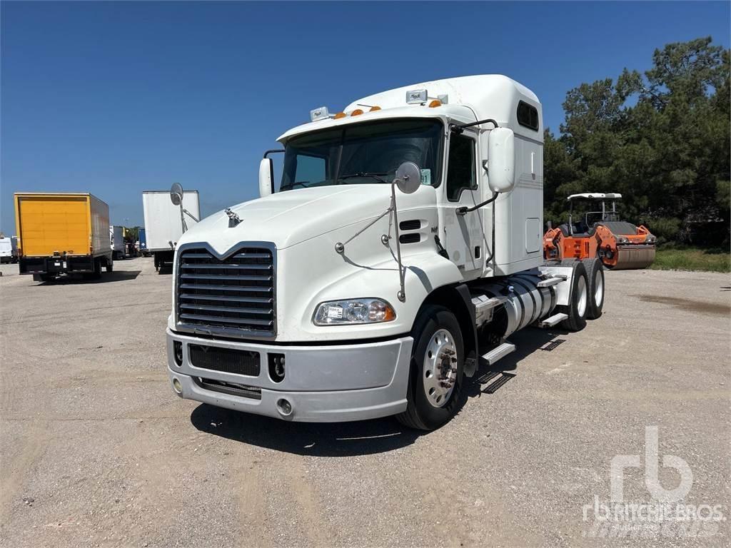 Mack CXU613 Τράκτορες