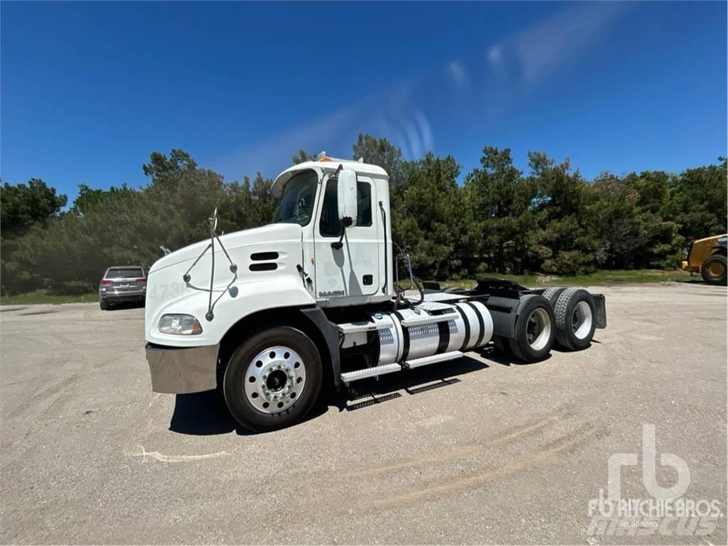 Mack CXU613 Τράκτορες