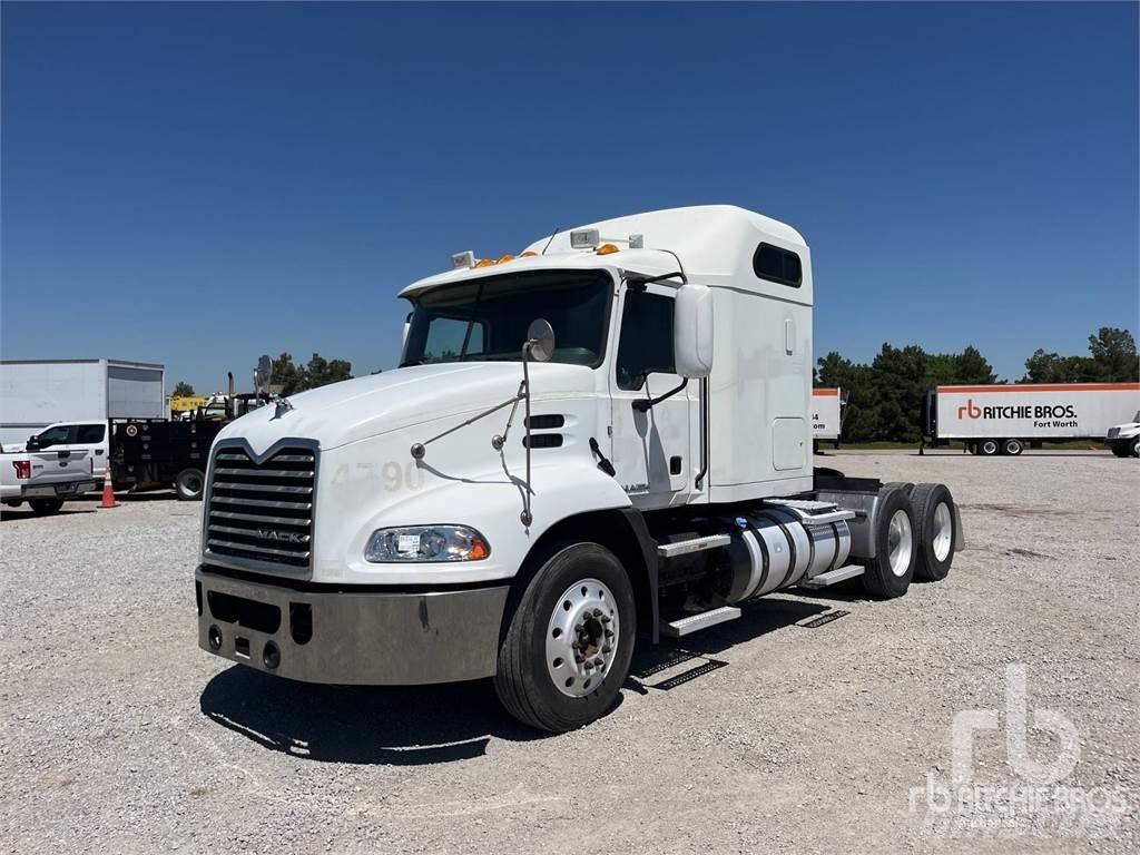 Mack CXU613 Τράκτορες