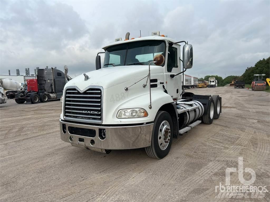 Mack CXU613 Τράκτορες