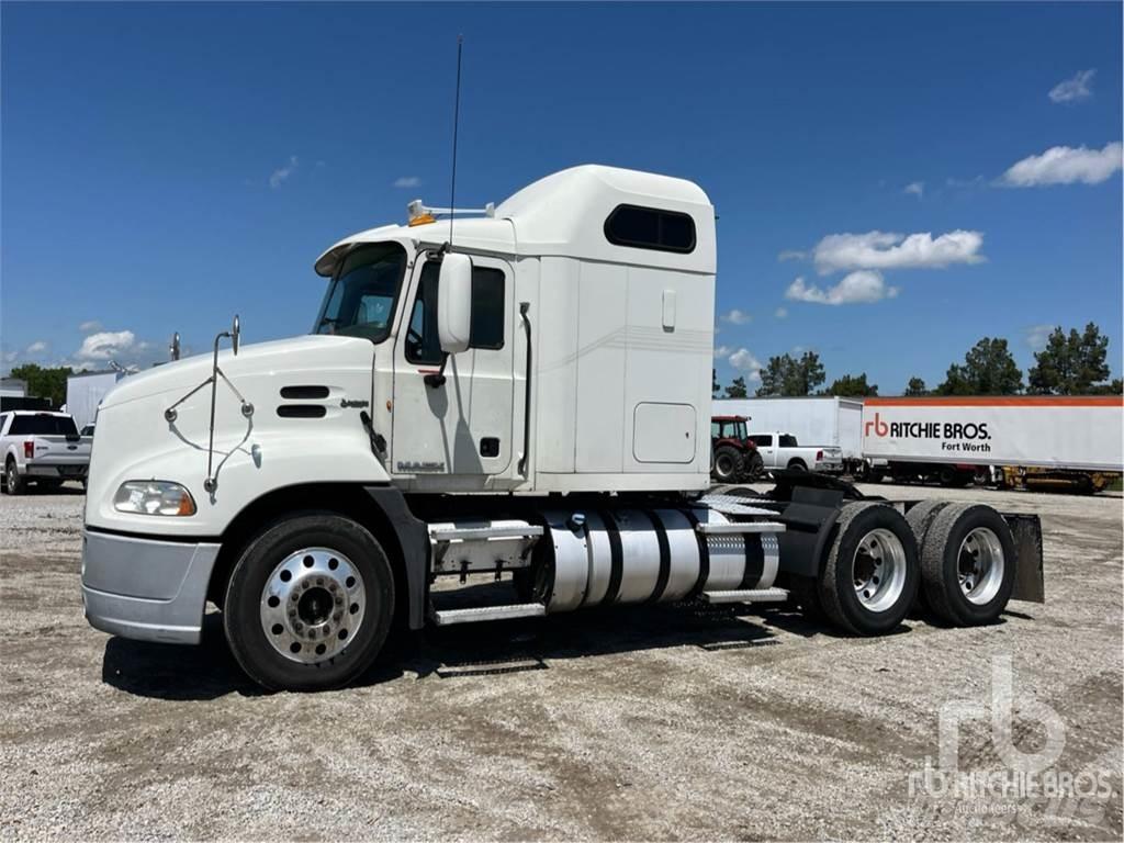 Mack CXU613 Τράκτορες