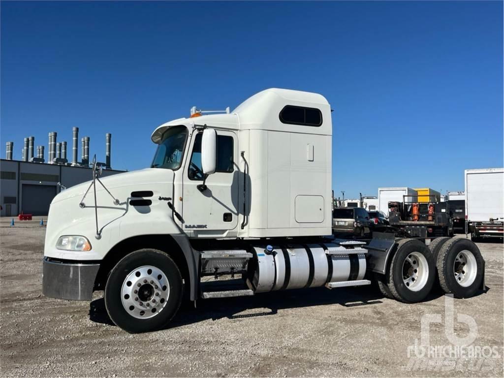 Mack CXU613 Τράκτορες