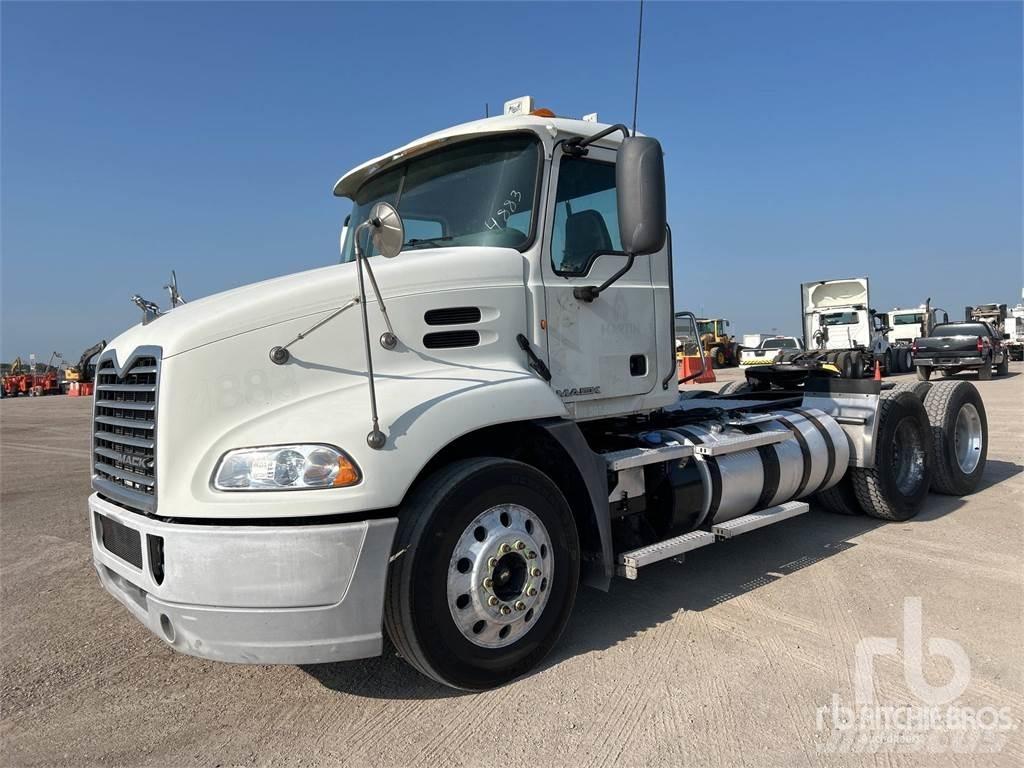 Mack CXU613 Τράκτορες