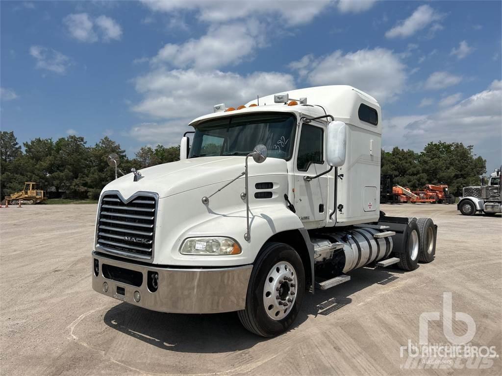 Mack CXU613 Τράκτορες