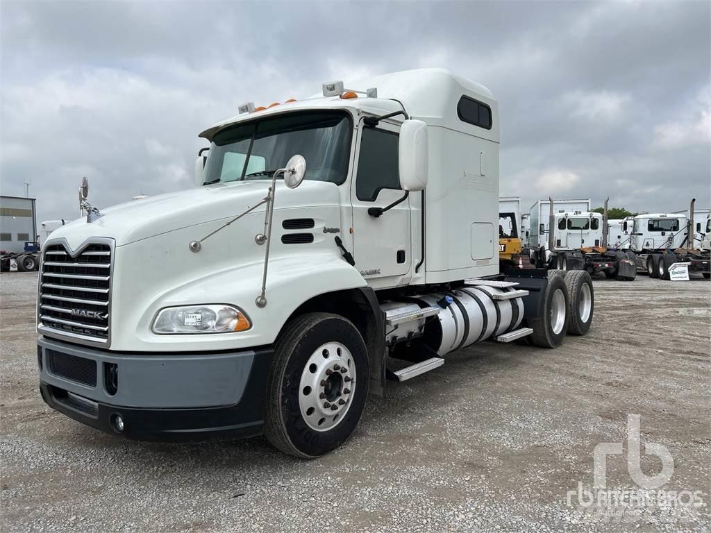 Mack CXU613 Τράκτορες