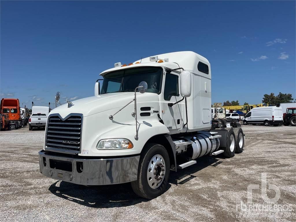 Mack CXU613 Τράκτορες