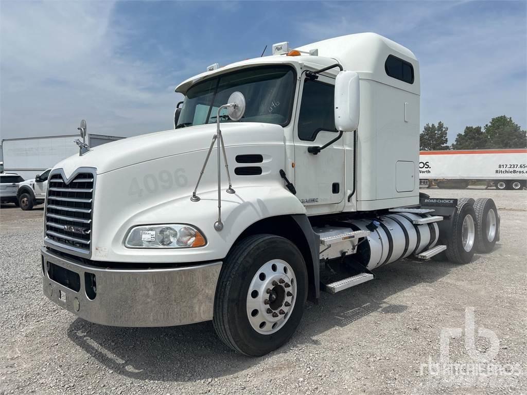 Mack CXU613 Τράκτορες