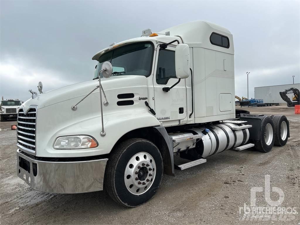 Mack CXU613 Τράκτορες