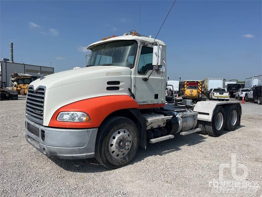 Mack CXU613 Τράκτορες
