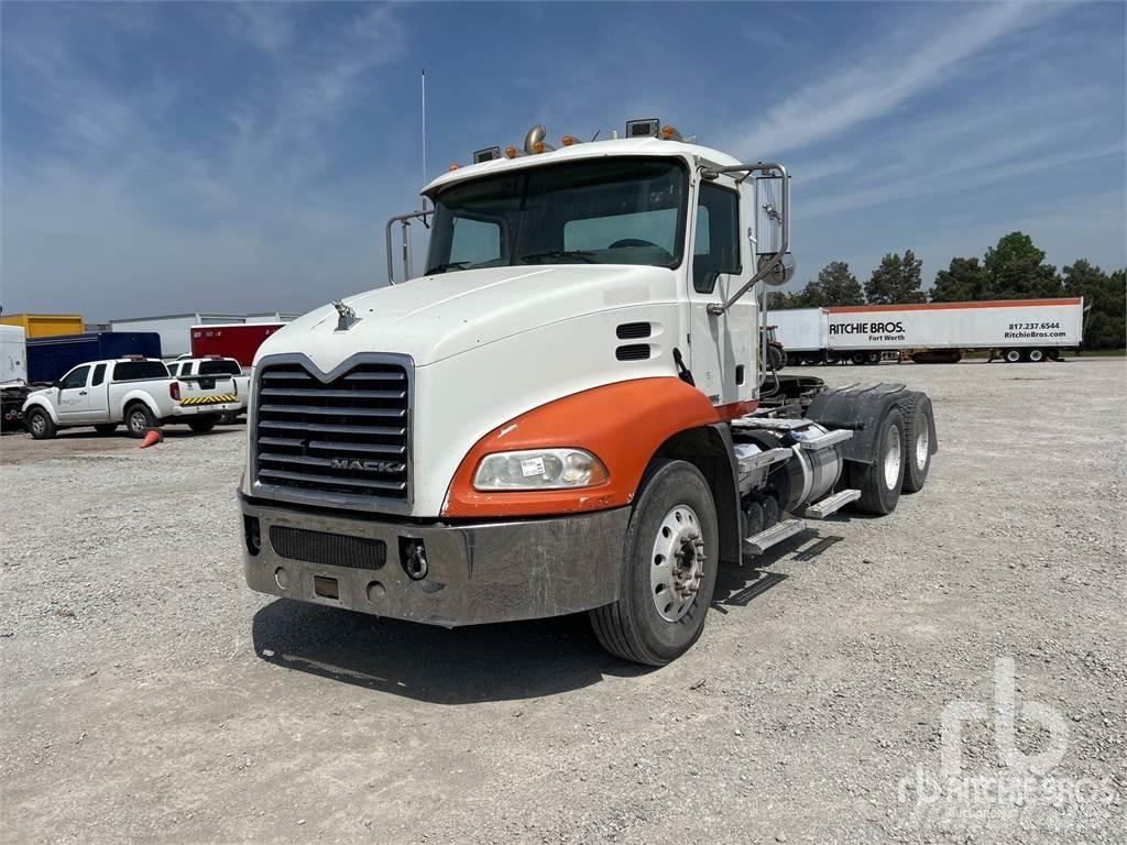Mack CXU613 Τράκτορες