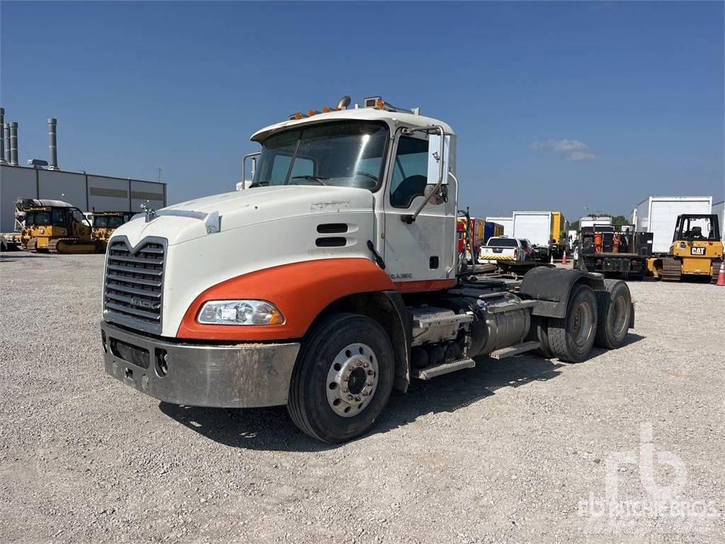 Mack CXU613 Τράκτορες