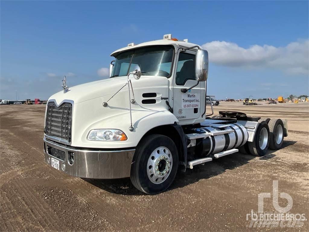 Mack CXU613 Τράκτορες
