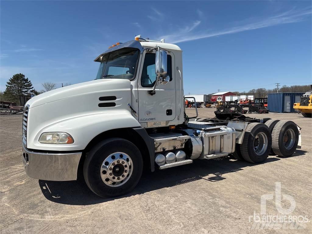 Mack CXU613 Τράκτορες