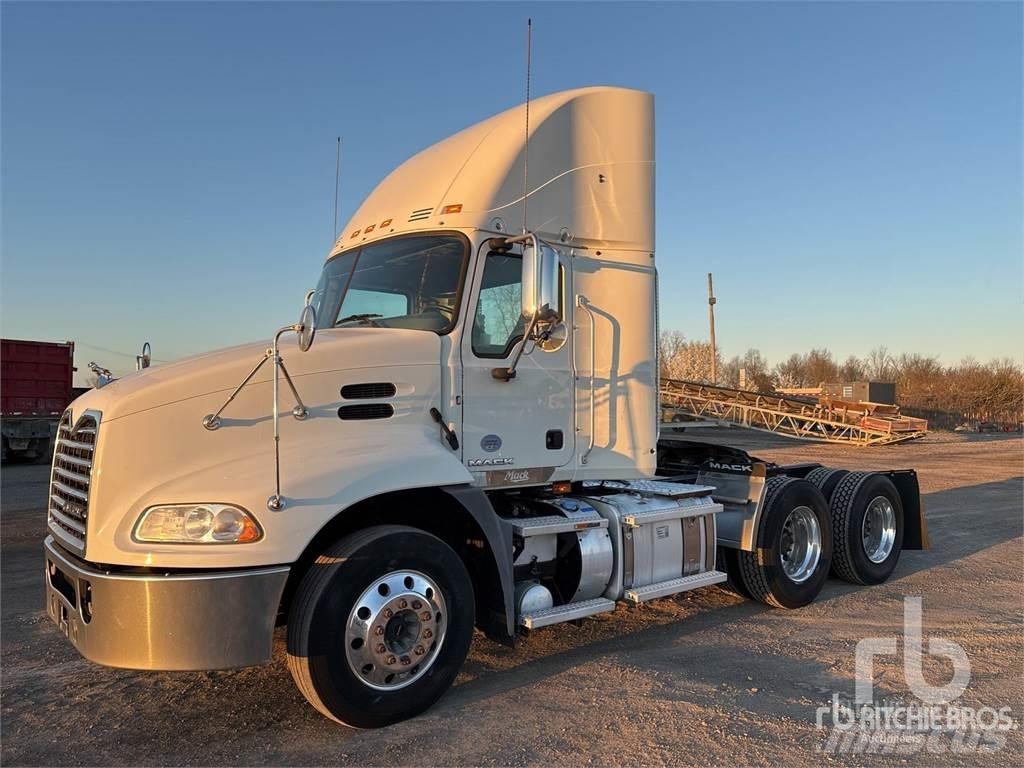 Mack CXU613 Τράκτορες