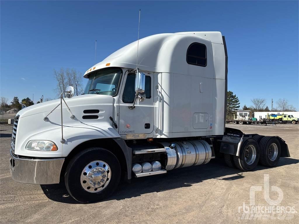 Mack CXU613 Τράκτορες