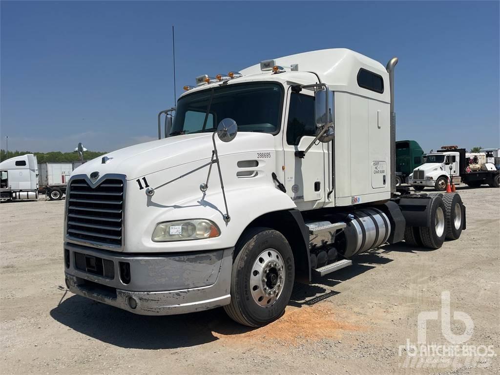 Mack CXU613 Τράκτορες