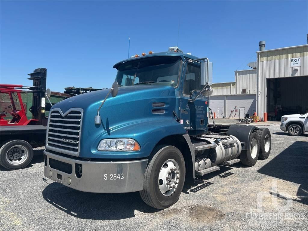Mack CXU613 Τράκτορες