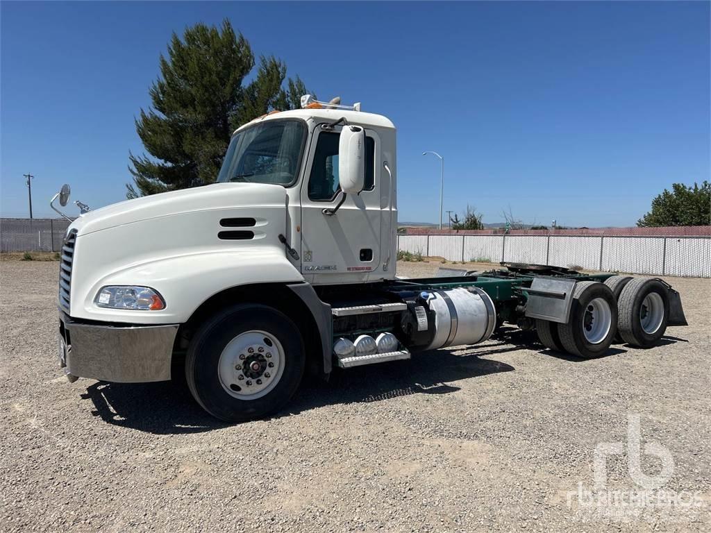 Mack CXU613 Τράκτορες