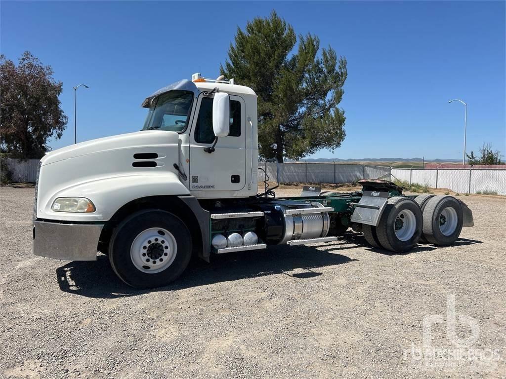 Mack CXU613 Τράκτορες