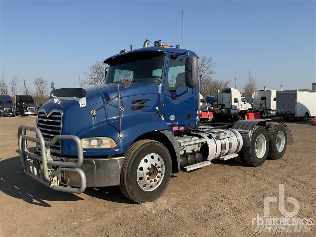 Mack CXU613 Τράκτορες