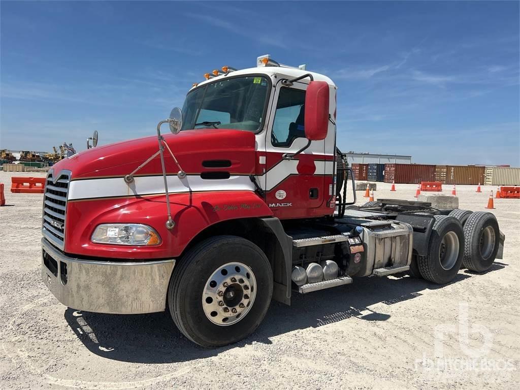 Mack CXU613 Τράκτορες