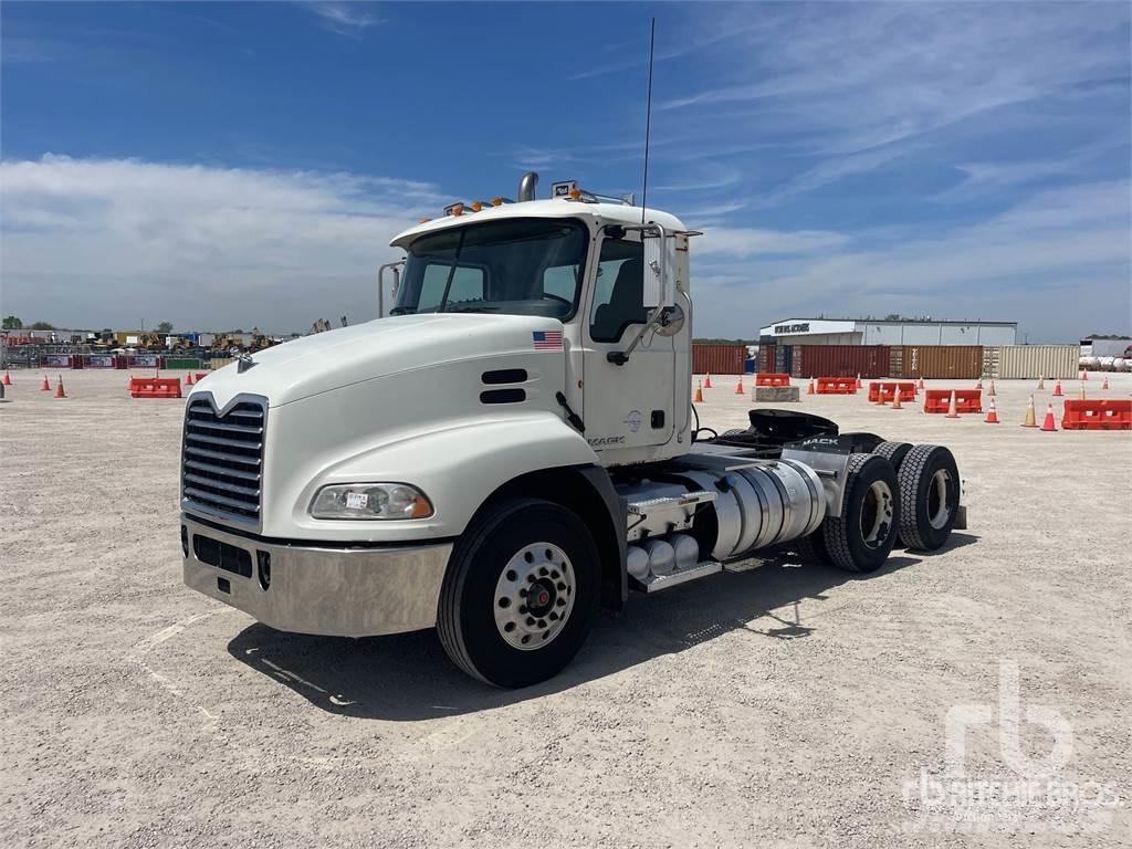 Mack CXU613 Τράκτορες