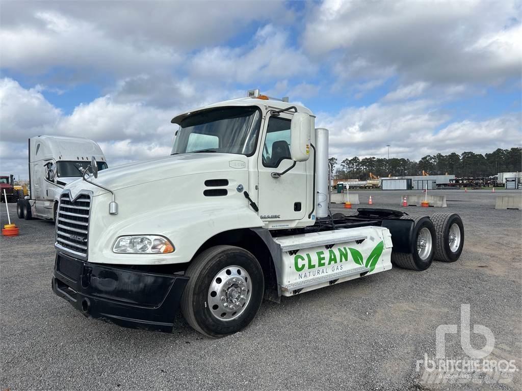 Mack CXU633T Τράκτορες