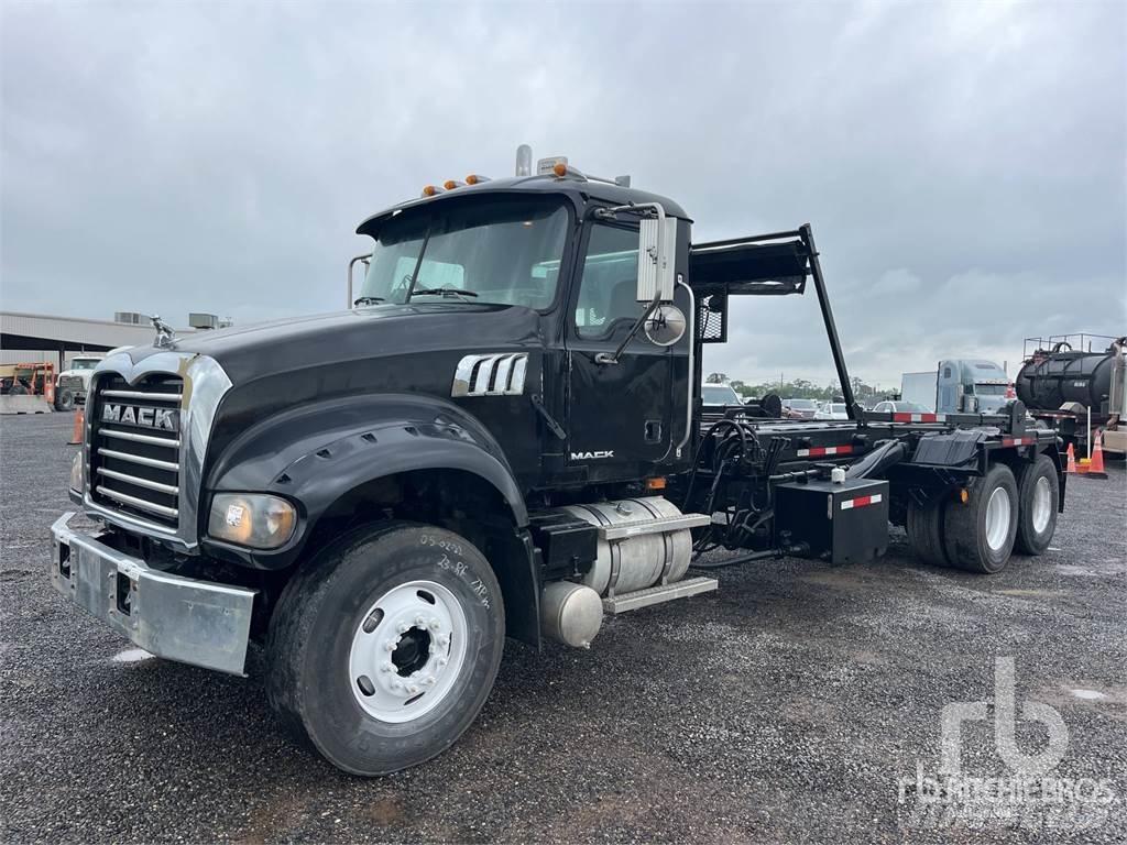 Mack GU713 Φορτηγά με γερανό & γάτζο
